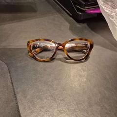 Gafas de sol bruin, segundo informou Hotel Van der Valk Harderwijk op de Veluwe usando iLost