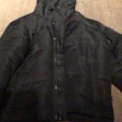 Jas zwart Teruggebracht, is van Za-zo 27-28 dec, segons ha informat De Heeren van Aemstel mitjançant iLost