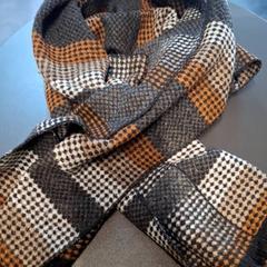 Bufanda echarpe, ha sido reportado por IKEA Nice Saint Isidore con iLost