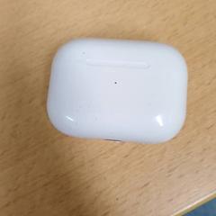 حافظة airpods، كما تم الإبلاغ عنه بواسطة Qbuzz GD Groningen Peizerweg عبر iLost