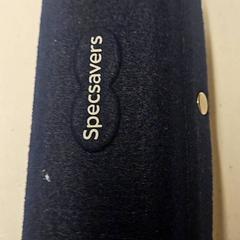 Estuche para lentes con lentes, segundo informou GVB usando iLost