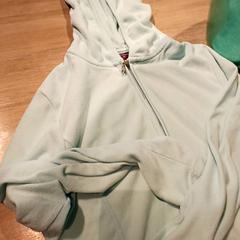 パーカー Zeegroen, badstof がiLostで Van der Valk Hotel Vianen によって報告されました