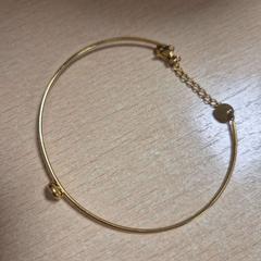 Bracelet Goud, a été signalé par DoubleTree by Hilton Rotterdam Centre utilisant iLost