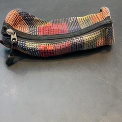 Pennenzak がiLostで Universiteit Gent - Faculteitsbibliotheek LW によって報告されました