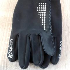 إكسسوارات الملابس Zwart، كما تم الإبلاغ عنه بواسطة EBS Tramplein عبر iLost