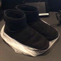 Schuhe, gemeldet von Van der Valk Hotel Amsterdam Zuidas über iLost