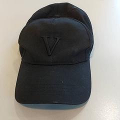 캡 Zwart met logo V, iLost를 사용하여 Centraal magazijn에 보고됨