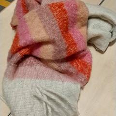 Szal Roze, wit, oranje, zgłoszono przez IKEA Zwolle przy użyciu iLost