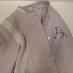 Bunda roze varsity jacket, ako bolo nahlásené Gemeente Leopoldsburg pomocou iLost