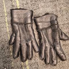 إكسسوارات الملابس Zwart leder، كما تم الإبلاغ عنه بواسطة Connexxion Noord Holland Noord Hoorn عبر iLost