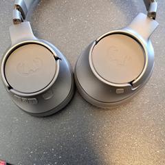 Écouteurs zwart, a été signalé par Arriva Infoshop Enschede utilisant iLost