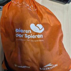 Taška Nylon oranje sportspullen calvijn, jak nahlášeno Connexxion Zeeland pomocí iLost