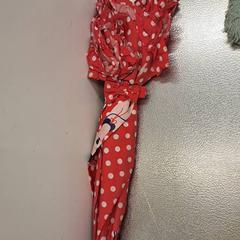 우산 rood met wite stippen, iLost를 사용하여 IKEA Amersfoort에 보고됨