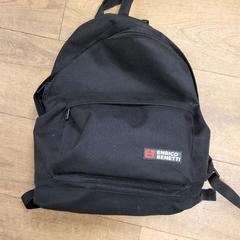 バックパック Zwart がiLostで Connexxion Noord Holland Noord Alkmaar によって報告されました