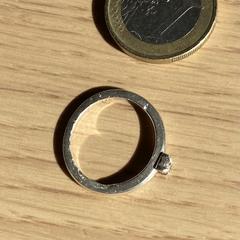 zilveren ring, amint azt az iLostnak jelentették.