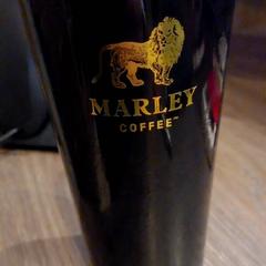 Üveg, amint azt Leonardo Royal Hotel Amsterdam az iLost segítségével jelentette.