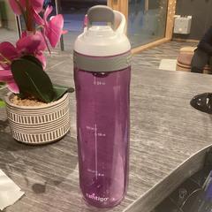 Wasserflasche Purple, gemeldet von MEININGER Hotel Paris Porte de Vincennes über iLost