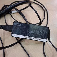 충전기 Lenovo, iLost를 사용하여 Bolognalaan 101에 보고됨