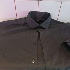 J&j shirt colour greenish grey, zgłoszono przez Conscious Hotel Vondelpark przy użyciu iLost