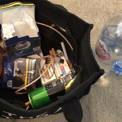 Bolsa Zwarte tas met water, sigaretten, sleutels, segundo informou Gemeente Alkmaar usando iLost
