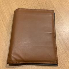 Peněženka Jim Black, jak nahlášeno Gemeente Amsterdam pomocí iLost