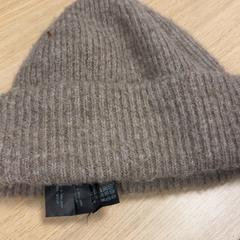 Sapka Muts, amint azt Pathé Amsterdam Noord az iLost segítségével jelentette.