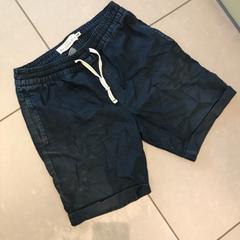 Short bleu HM, as reported by MEININGER Hotel Lyon Centre Berthelot using iLost