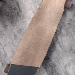 Gördeszka Longboard, amint azt Arriva Friesland / Groningen az iLost segítségével jelentette.