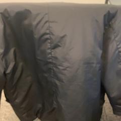 Veste Zwart, a été signalé par Eindhoven Airport utilisant iLost