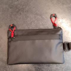 Etui, zoals gemeld door Rotterdam The Hague Airport met iLost