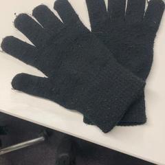 قفاز Zwart، كما تم الإبلاغ عنه بواسطة Pathé Eindhoven عبر iLost