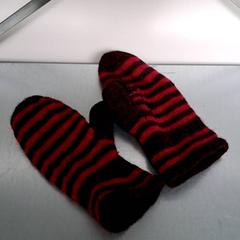 Vante utan fingrar Röd/svart randig, zoals gemeld door Keolis Lund met iLost