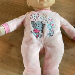 Muñeca, ha sido reportado por MEININGER Hotel Köln West con iLost