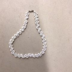 Collar Wit kralen, ha sido reportado por HvA Amstelcampus con iLost