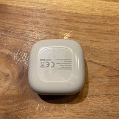 Doosje AirPods Dun Rock Bubble wit, iLost에 보고됨