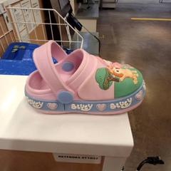 Bota, jak nahlášeno IKEA Paris - Plaisir pomocí iLost