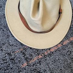 القبعة، كما تم الإبلاغ عنه بواسطة Connexxion Haarlem IJmond عبر iLost