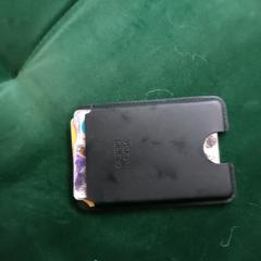 Black wallet with documents, come riportato a iLost