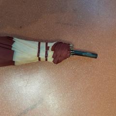 Umbrella bordeaux et beige, as reported by TCL using iLost