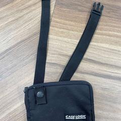 Spojková taška noire Case Logic, jak nahlášeno CARS HANGARD pomocí iLost