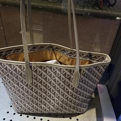 Handtas, segons s'ha informat a iLost