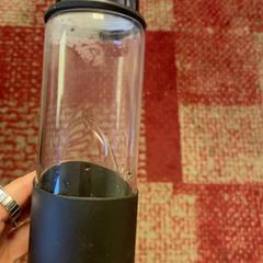 İLost kullanarak Pathé Schiedam tarafından bildirildiği gibi Su şişesi Zwarte dop met oortjes