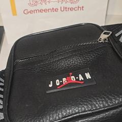Bossa de bandolera, segons ha informat Gemeente Utrecht mitjançant iLost