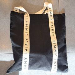 Poltsa Jimmy Fairly, gisa salatu by Regio West-Vlaanderen iLost erabiliz