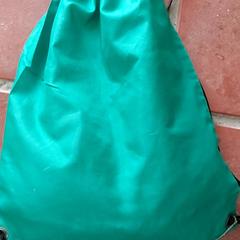 Bolsa de ginástica - Leyers, como reportado por Centraal magazijn utilizando o iLost