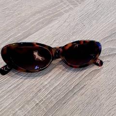 نظارات شمسية، كما تم الإبلاغ عنه بواسطة EBS Tramplein عبر iLost