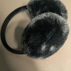 Oorwarmers, gemeldet von Pathé Amersfoort über iLost