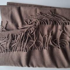 Sjal bruin, geen merk, rapporterat av TheaterHangaar med iLost