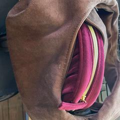 Táska Tas met inhoud, amint azt Paaspop az iLost segítségével jelentette.