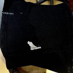 حقيبة العنق Noire، كما تم الإبلاغ عنه بواسطة IKEA Bayonne Ametzondo عبر iLost